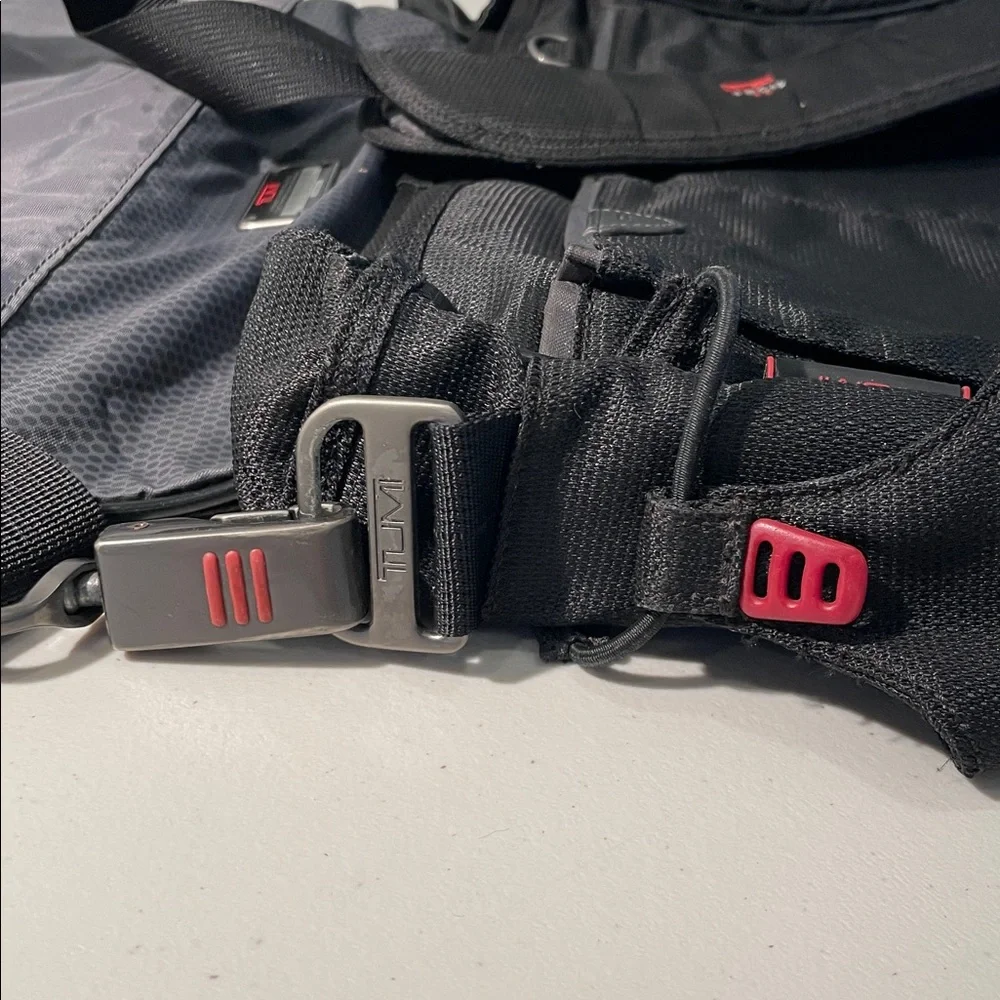 Tumi T-Tech Expandable Messenger Laptop Shoulder Bag - 5508GRH
